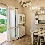 Forest Pool & Private Garden In Manerba Del Garda Apartamento