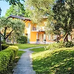 Forest Pool & Private Garden In Manerba Del Garda Polpenazze del Garda